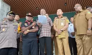 Pj Gubernur ke Koalisi Peduli Demokrasi Papua: Saudara Sudah Saya Tunggu Sejak Pagi