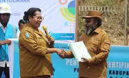 Dinas Perumahan dan Pemukiman Tolikara Serahkan 17 Sertifikat Tanah
