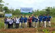 Wujudkan Kepedulian Lingkungan, PT Pelni Biak Hijaukan Kampung Warsansan