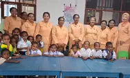 Dharma Wanita Persatuan Waropen Tebar Senyum dan Semangat di PAUD