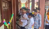    Bupati Mansnembra Resmikan Ruang Kelas Baru SMPN 3