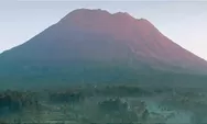 2 Pendaki WNA Asal Inggris Terjebak di Gunung Agung Bali