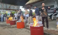 12.789 Surat Suara Dibakar di Depan Kantor KPU Kota Pekalongan