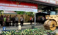Ribuan Botol Miras dan Puluhan Ribu Petasan Hasil Operasi Pekat Dimusnahkan Polres Brebes 