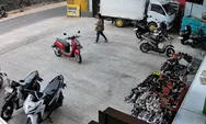 Belanjaan Raib di Parkiran, CCTV Ungkap Gerak-gerik Wanita Berbaju Kotak-kotak