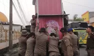 Jaga Ketertiban Ruang Publik, Satpol PP Padang Tertibkan PKL dan PMKS