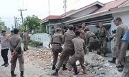 Pagar Makan Badan Jalan di Padang Ditertibkan, Pemilik Rumah Sempat Keluarkan Celurit