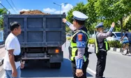Truk Parkir Sembarangan dan Angkut Pasir Tanpa Terpal Ditertibkan di Jalan Bypass Padang