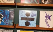 Ed Sheeran Berkeliling di Pasar Santa Sebelum Konser Jakarta, Beli Vinyl 1,5 Juta