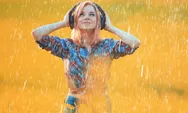 10 Rekomendasi Lagu dan Album yang Cocok Didengarkan di Musim Hujan