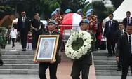 Prabowo Jadi Inspektur Upacara, Pimpin Prosesi Pemakaman Almarhum Try Sutrisno dengan Khidmat
