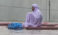 Momen Haru Salat Idulfitri 2026, Ibu Berdoa di Tengah Hujan Deras Viral di Media Sosial