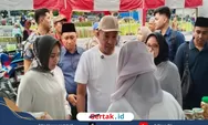 Dukung UMKM, Aba Idi Sapu Bersih Dagangan Pedagang di Alun-alun Lalu Dibagikan ke Warga
