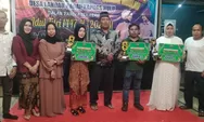 Serah terima hadiah dan piala lomba karaoke serta fashion show busana Muslim di Desa Landau Badai