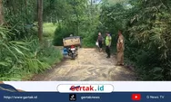 Aksi Cepat Bhabinkamtibmas dan Warga Atasi Jalan Licin Akibat Solar Tumpah di Kandangserang
