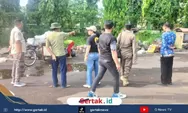 Satpol PP Bersihkan Tumpukan Rongsokan di Dekat Kolam Renang Sport Center, Kawasan Kumuh Mulai Ditertibkan
