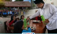 Ketua Yayasan Lumbung Ilmu Nusantara Perdi Sulaiman Bagikan 170 Tumbler untuk Siswa SDN 1 Cikadu