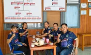 Suasana Santai Penuh Keakraban di Kantor Desa Baru, Silat Hilir