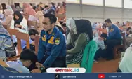 Petugas Damkar Ciamis Dampingi Siswa Yatim Piatu Saat Pengambilan Rapor, Kisah Haru Viral di Media Sosial