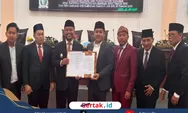 Wabup Ahmad Mahfudz Sampaikan Pendapat Akhir Raperda Pertanggungjawaban APBD Sampang 2025