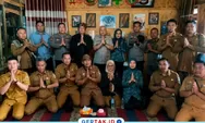 Wujud Kepedulian, Camat Cilograng Pimpin Langsung Penyaluran Donasi bagi Korban Kebakaran Kasepuhan Ciptamulya