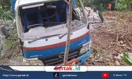 Truk Pengangkut Semen Terperosok ke Tebing Sedalam 10 Meter di Kandangserang
