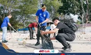 PT Garam dan Bupati Sampang Kompak Bersihkan Pantai Camplong