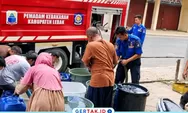 Satpol PP dan Damkar Lebak Bantu Warga Terdampak Keterbatasan Air di Kecamatan Cilograng