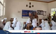 Kenalkan Sekolah Unggulan Polri, Kanit Binmas dan Bhabinkamtibmas Polsek Karanganyar Motivasi Siswa SMPN 2 Karanganyar