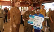 Pemkot Salurkan BLT DBHCHT Bagi 197 Buruh Pabrik dan Bantuan Uang Transport Bagi 126 Siswa Tidak Mampu