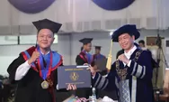Wisudawan ITS, Termuda usia 20 Tahun Tertua 59 Tahun