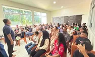 Semangat Belajar Bahasa Inggris di Pulau Doom Papua Barat Daya Bikin Kagum, Kelas Penuh dari Pagi sampai Sore"