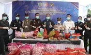 Puluhan Ton Bawang Impor Ilegal Lewat Jalur Tikus Perbatasan Malaysia Dimusnahkan Bareskrim Polri