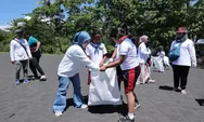 Aksi Bersih Pantai Lindungi Ekosistem Laut di Bitung