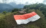 "Simbol Persatuan dari Tanah Cenderawasih: Bendera Merah Putih Raksasa Jadi Pusat Perayaan HUT RI ke-81"