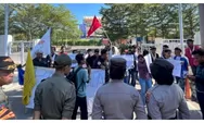 Aliansi OKP Regio Timor Gelar Aksi di Kantor Gubernur NTT, Desak Pemerintah Tindaklanjuti Aspirasi Masyarakat