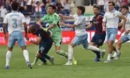 Kiper Tinju Kapten Lawan Terkena Sanksi Bersejarah, Dilarang Bermain 13 Pertandingan