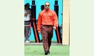 Aksi Nyentrik Lewis Hamilton Kenakan Penampilan Saint Laurent di Paddock Grand Prix F1 Miami