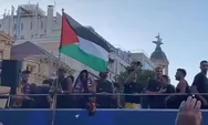 Lamine Yamal Kibarkan Bendera Palestina, Pakai Kaus Anti-Madridista Saat Barcelona Parade Juara