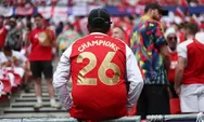 Penggemar Arsenal Berburu Kaus dengan Tulisan Juara 