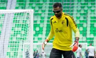 Kiper Arab Saudi Pakai Kacamata Berkedip, Harga Tak Terbayangkan
