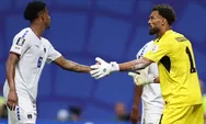 Gempa Bumi Piala Dunia: Kiper dari Pulau Berpenduduk 500.000 Jiwa Jadi Tembok Baja untuk Menghentikan Spanyol