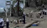 Jembatan Apung di Aceh Tengah Mulai Rusak, Siswa Nyaris Terseret Arus Dibantu Gurunya