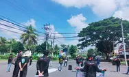 Protes Jalan Rusak Tak Kunjung Diperbaiki, GPMA Gelar Aksi di Depan Kantor Dinas PUPR Lombok Timur