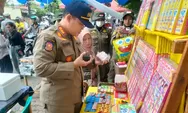 Satpol PP Padang Obrak-abrik Lapak Petasan di Ramadan 1447 Hijriah, Puluhan Disita