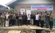 Bedah Rumah Semen Padang Bantu Warga Pauh, Dua Keluarga Kini Miliki Hunian Layak