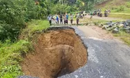 Banjir dan Longsor Terjang Limapuluh Kota, Jalan Amblas Mirip Sinkhole Isolasi 2.000 Warga