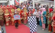 Parade 1.700 Perempuan Berbusana Minang Meriahkan 100 Tahun Jam Gadang di Bukittinggi
