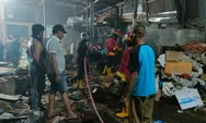 Gudang Barang Bekas Terbakar di Padang, Api Nyaris Merembet ke Dua Bangunan