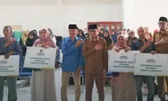 Sebanyak 61 Mustahik di Bukittinggi Terima Zakat dan Infak Rp35 Juta dari Baznas